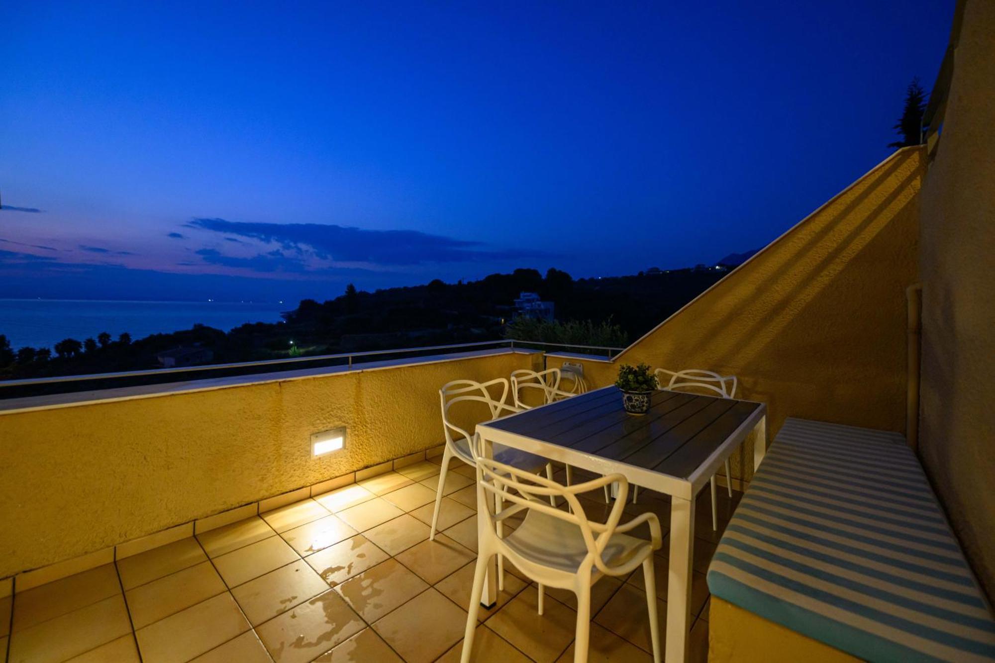 Mani Tower Villa Akrogiali Eksteriør bilde